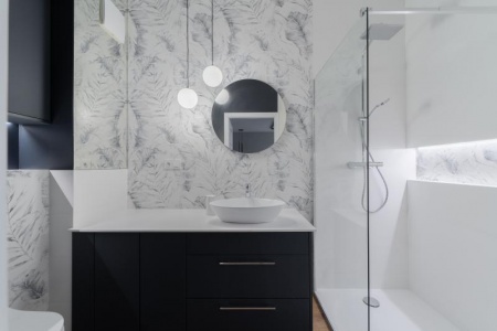 Création de salle de bain, les tendances et astuces pour un espace fonctionnel
