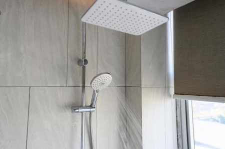 Les diff&eacute;rents types de douches et leurs avantages pour votre installation